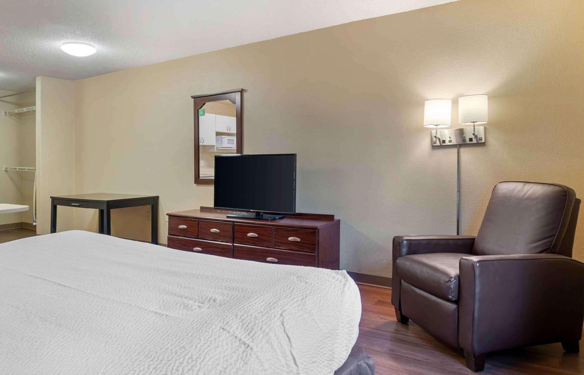 Extended Stay America Select Suites - Detroit - Novi - Haggerty Road Northville Bagian luar foto