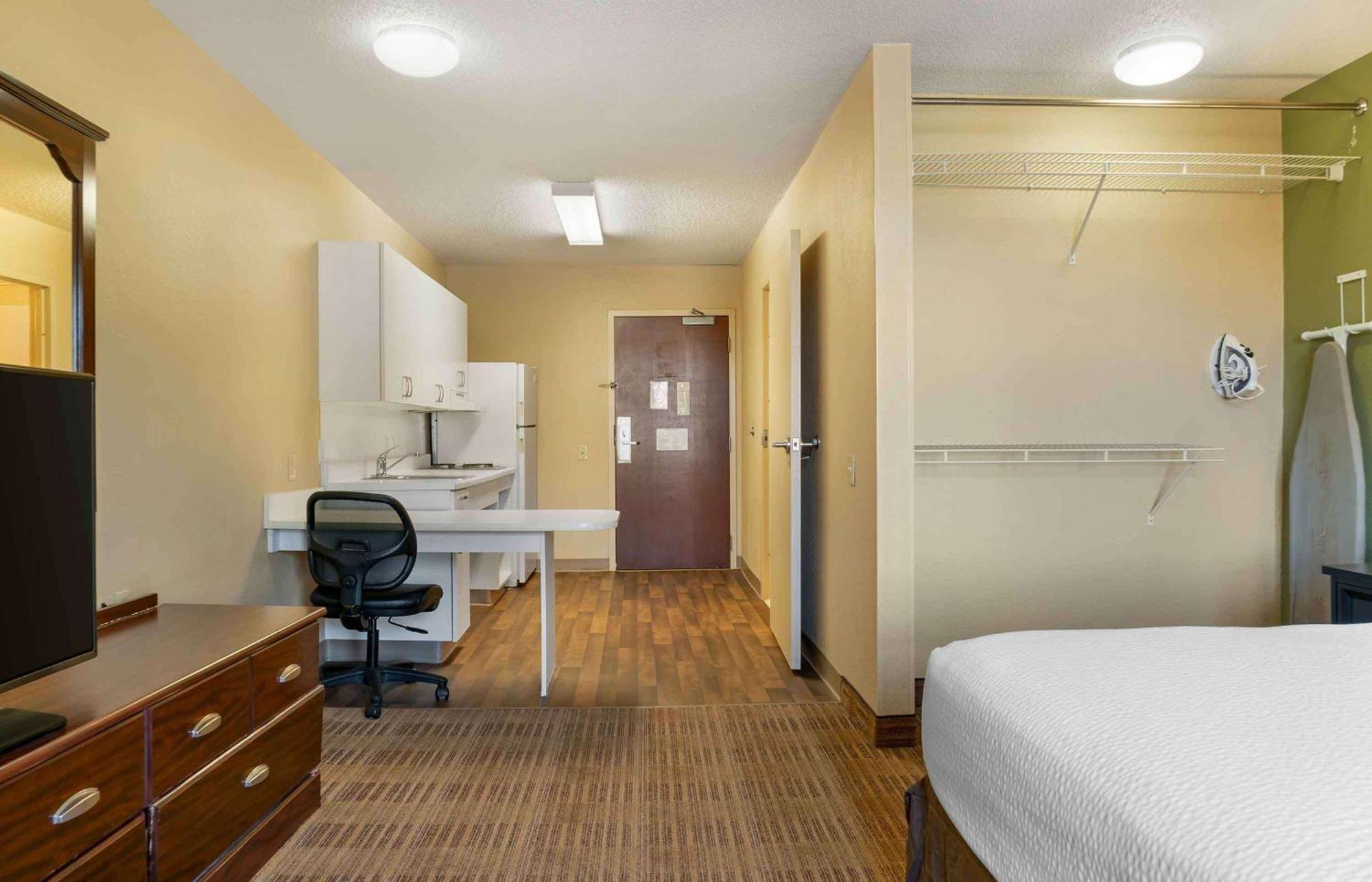 Extended Stay America Select Suites - Detroit - Novi - Haggerty Road Northville Bagian luar foto